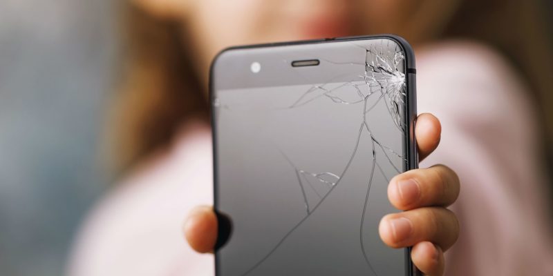Why Is It Wise To Repair Your Phone? 1 Samsung cracked screen replacement
